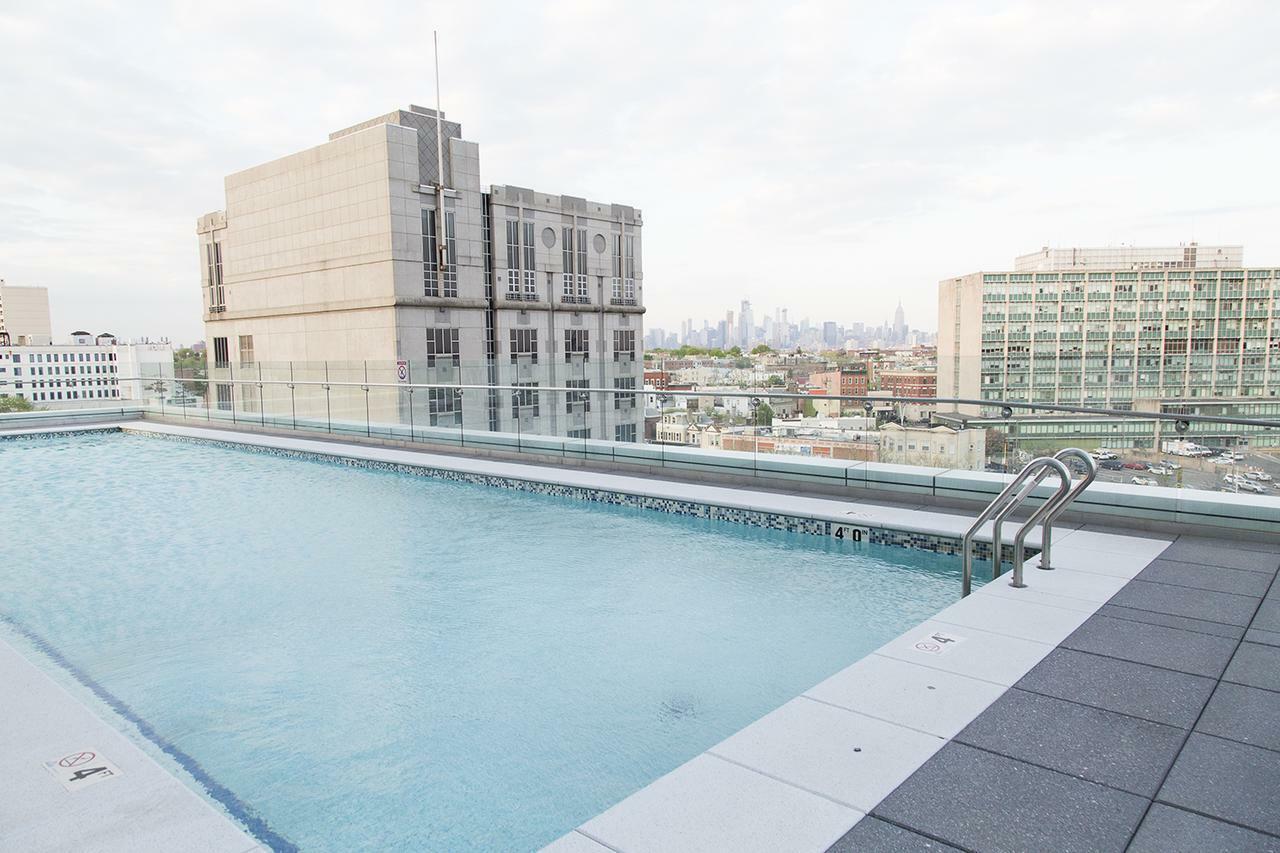 شقة Furnished Quarters At Grove Pointe جيرسي سيتي المظهر الخارجي الصورة